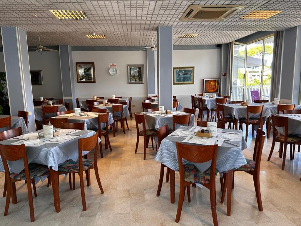 Hotel Singapore Milano Marittima Buitenkant foto
